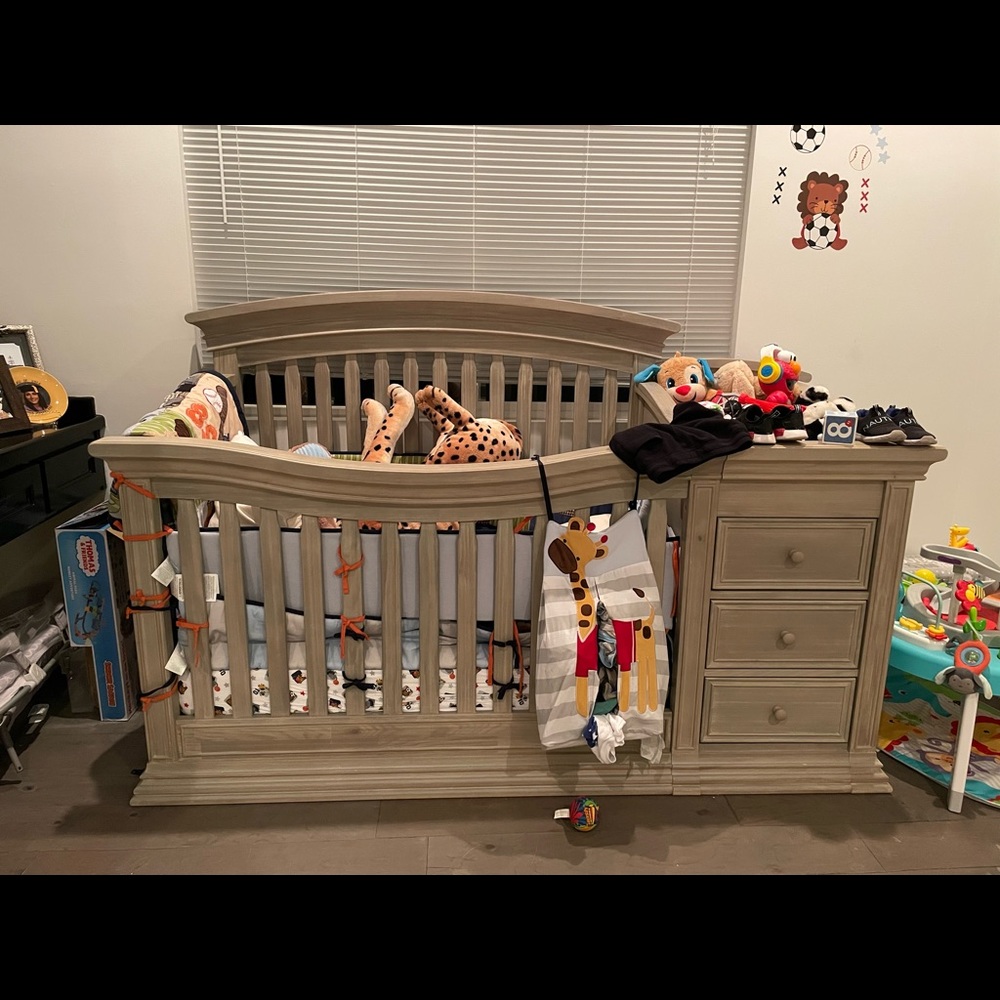 Crib/Bedding set